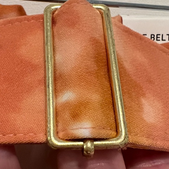 Ann Taylor Factory pleated, tie-dye, belted mid rise short. Size 0. - Picture 15 of 16